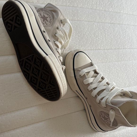 Converse All Star High-Tops in Soft Gray - Picture 4 of 4